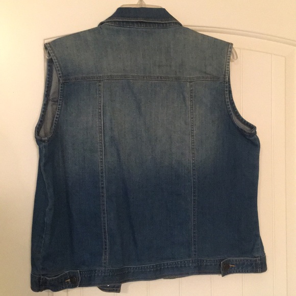 Wrangler, sleeveless, denim jacket - Picture 3 of 8